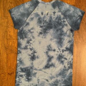 Tie dye lululemon swiftly top
